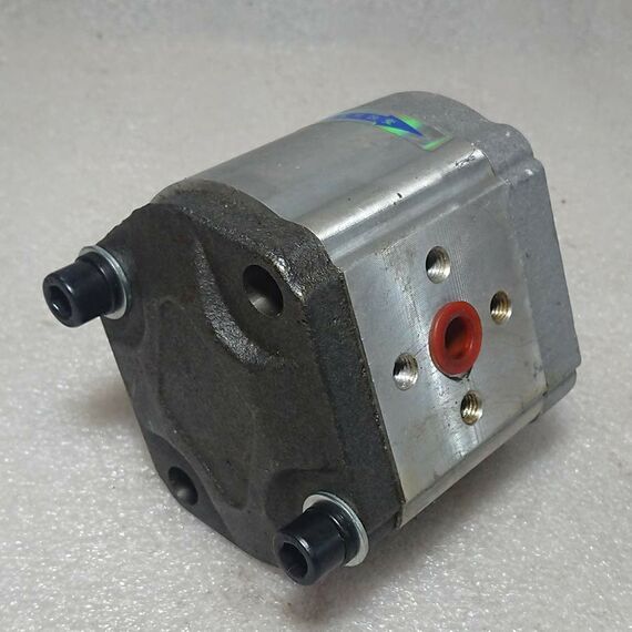 Насос шестеренчатый НШ левый CBN-Е314 (плоский привод, выходы под 180°)