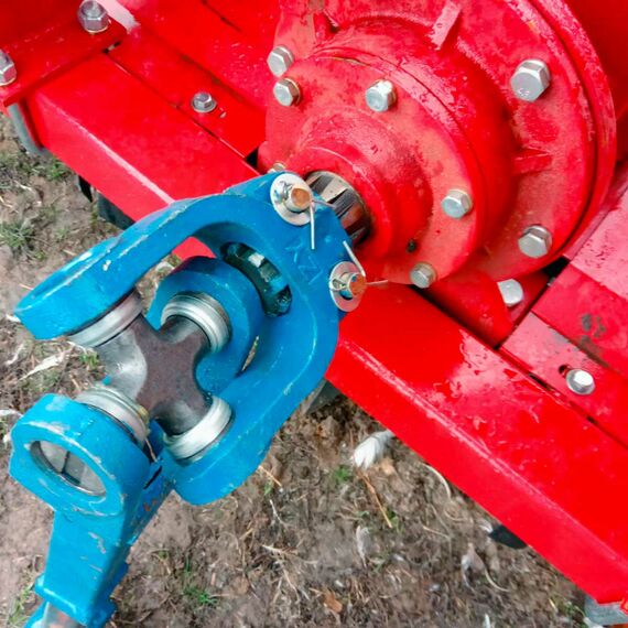 Вал карданный 8*8 разные шлицы, 700 мм, квадрат, крест. 39х118 (80-150л.с) фрез 180-240 усил. Вал карданный 8*8 разные шлицы, 700 мм, квадрат, крест. 39х118 (80-150л.с) фрез 180-240 усил.