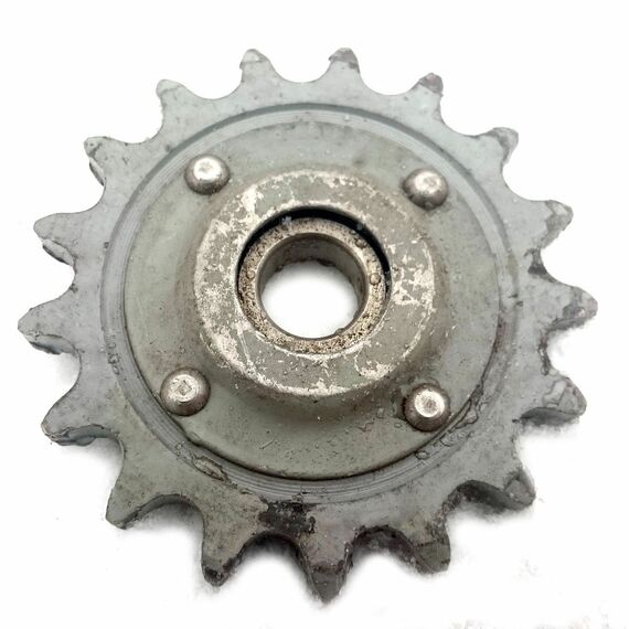 Звездочка натяжная, обводная для щетки коммунальной 17 зуб. Звездочка натяжная, обводная для щетки коммунальной 17 зуб.