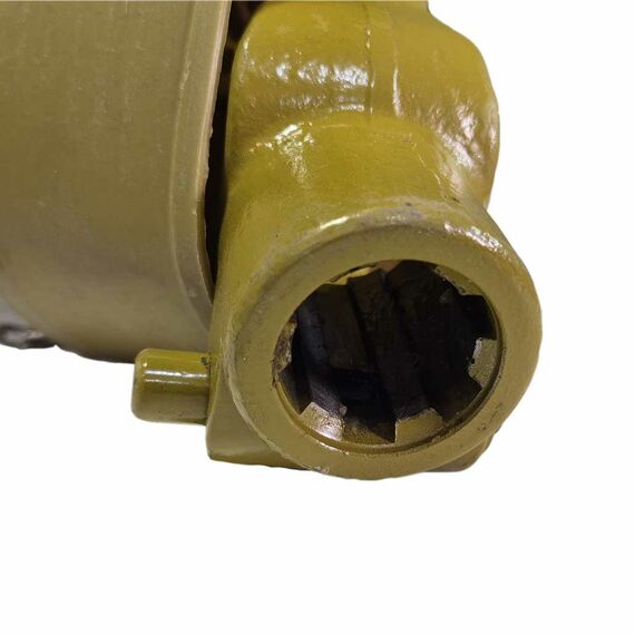 Вал карданный 6*8 шлицов, 800 мм, трехлимонник, крестовина 30,2х82,5 (40-60 л.с.) с кожухом WIRAX