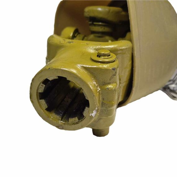 Вал карданный 6*8 шлицов, 800 мм, трехлимонник, крестовина 30,2х82,5 (40-60 л.с.) с кожухом WIRAX