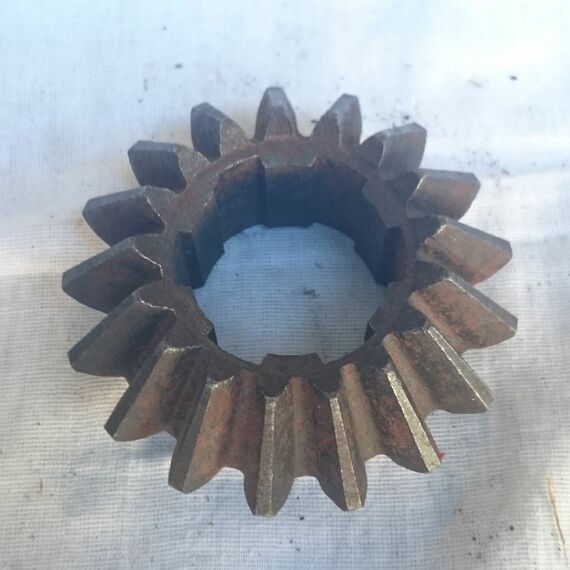 Шестерня коническая (17 зубьев, 6 шлицов) Почвофреза 1GQN-100