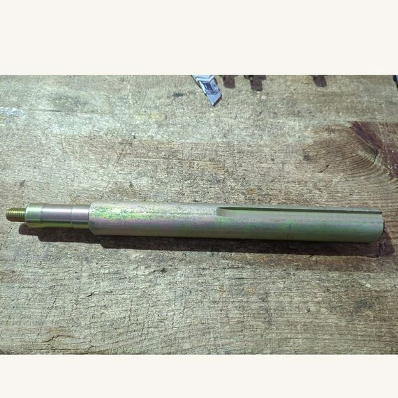 Ось колеса пресс-подборщика YK0850/YK0870/ 0890 тип 2 (под шпонку)