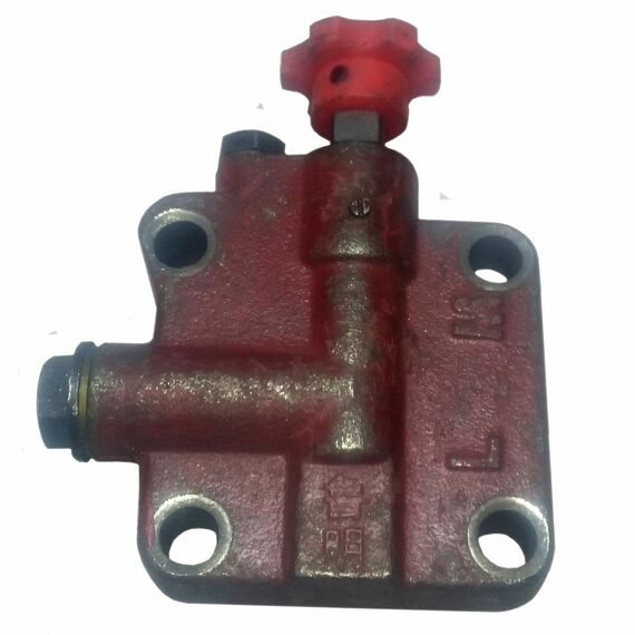 Крышка гидробака передняя с клапаном (гидробак с гильзой вместо блока масляного цилиндра) Уралец